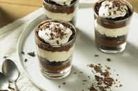 Buat Lebaran, Yuk Bikin 7 Kreasi Puding Cokelat yang Creamy!