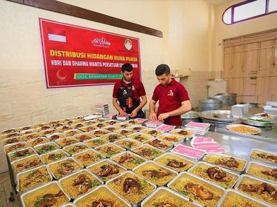Potret Indahnya Persaudaraan Saat Buka Puasa di Gaza