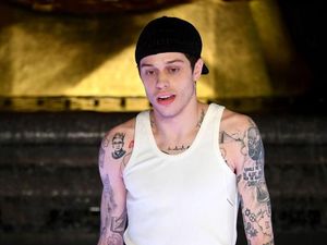 Punya 200 Tato, Pete Davidson Perlu Waktu 10 Tahun Lagi untuk Hapus Semuanya Punya 200 Tato, Pete Davidson Perlu Waktu 10 Tahun Lagi untuk Hapus Semuanya