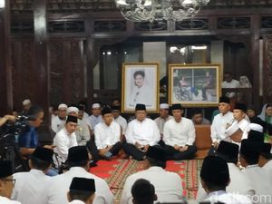 Tahlilan 3 Hari Wafatnya Ani Yudhoyono, AHY-Ibas Menitikkan Air Mata Tahlilan 3 Hari Wafatnya Ani Yudhoyono, AHY-Ibas Menitikkan Air Mata