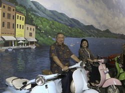 Potret Kebersamaan SBY dan Mendiang Ani Yudhoyono Saat di Atas Vespa