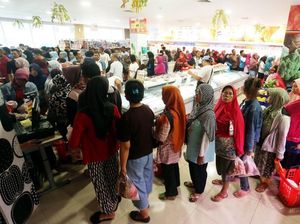 Jelang Lebaran, Warga Serbu Daging Murah