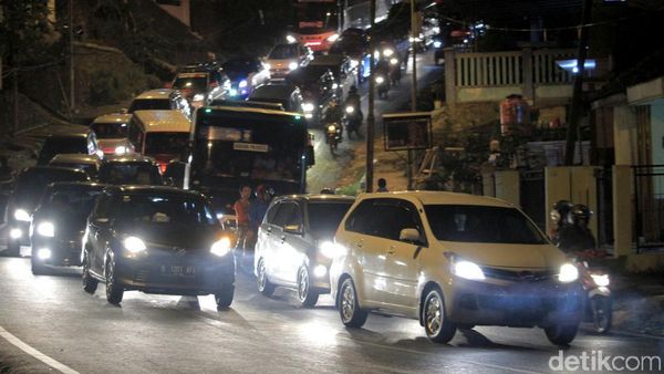 Lintas Selatan Macet Panjang, One Way Diberlakukan
