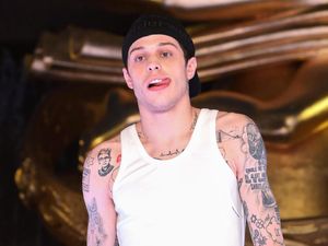 Kesenjangan Sosial, Pete Davidson Ngaku Gaji Rp 48 Juta Cuma Buat Sekali Makan Kesenjangan Sosial, Pete Davidson Ngaku Gaji Rp 48 Juta Cuma Buat Sekali Makan