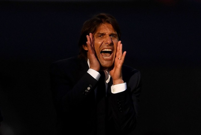 LONDON, ENGLAND - MAY 19:  Antonio Conte, Manager of Chelsea gives his team instructions during The Emirates FA Cup Final between Chelsea and Manchester United at Wembley Stadium on May 19, 2018 in London, England.  (Photo by Laurence Griffiths/Getty Images)