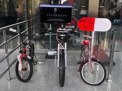 Teror Novel Misterius, Wakil Ketua KPK Sumbang Sepeda Hadiah Sayembara