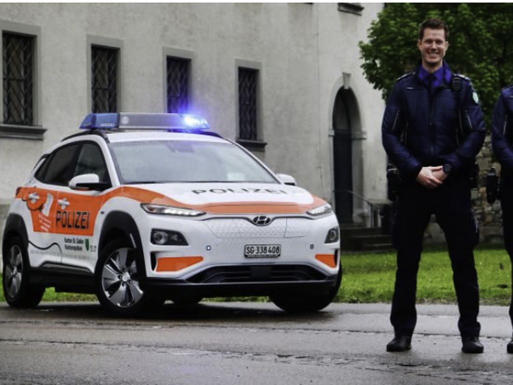 Polisi di Swiss Mulai Pakai Hyundai Kona Listrik Polisi di Swiss Mulai Pakai Hyundai Kona Listrik