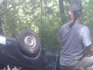 Sopir Mengantuk, Mobil Terperosok ke Bahu Jalan di Sukabumi