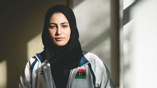 Foto: Manisnya Atlet Taekwondo Berhijab yang Jadi Model Adidas