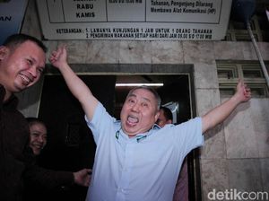 Bahagia Mustofa-Lieus Keluar Tahanan, Eggi Masih di Rutan Bahagia Mustofa-Lieus Keluar Tahanan, Eggi Masih di Rutan