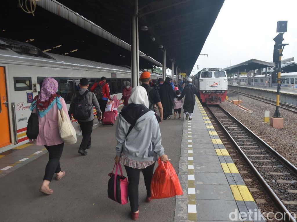 Arus Mudik-Balik Lebaran, KAI Angkut 4,6 Juta Penumpang Arus Mudik-Balik Lebaran, KAI Angkut 4,6 Juta Penumpang