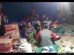 Banjir di Konawe Utara, Warga Rayakan Malam Lebaran di Tenda Pengungsian
