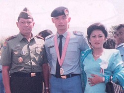 AHY Unggah Kenangan Bareng Ani Yudhoyono Saat Masih Berseragam SMA Taruna