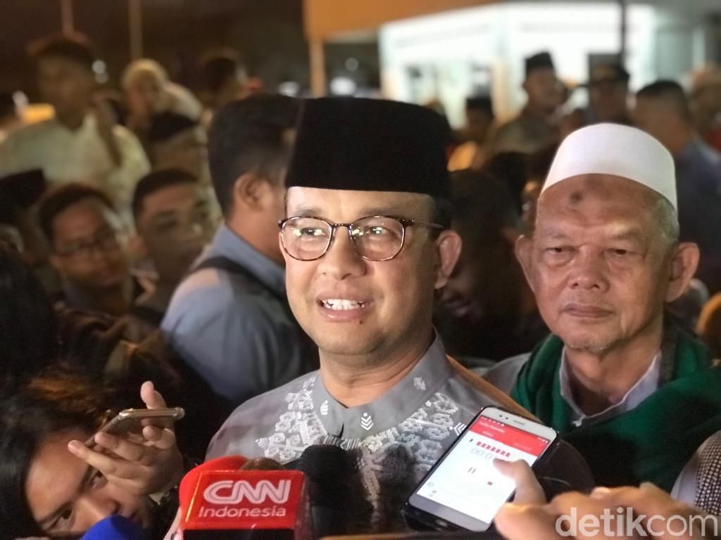 Anies Ajak Warga Download Aplikasi untuk Pantau Harga Pangan di Jakarta Anies Ajak Warga Download Aplikasi untuk Pantau Harga Pangan di Jakarta