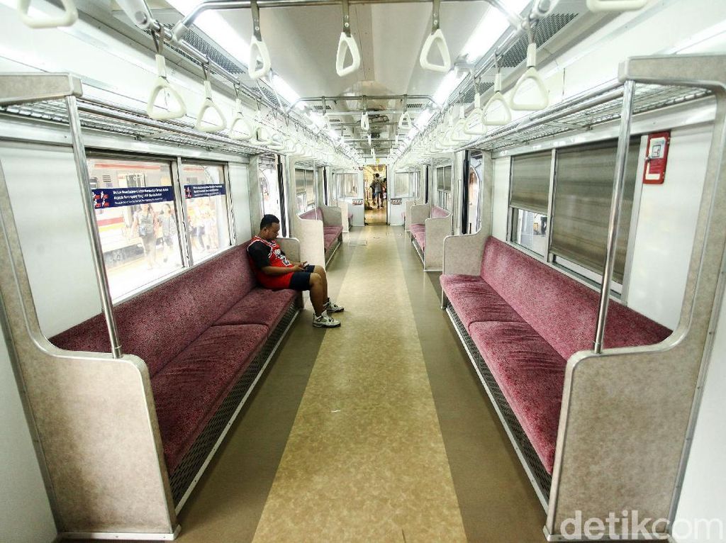 Viral Penumpang Ketiduran di Kereta: Terima Kasih Commuter Line