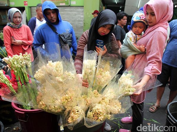 Wanginya Bisnis Bunga Jelang Lebaran