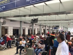 H-1 Lebaran, Pemudik Masih Padati Stasiun Pasar Senen