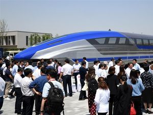 Wus! Kereta Super Cepat Buatan China Ini Bisa Melaju 600 Km/Jam!