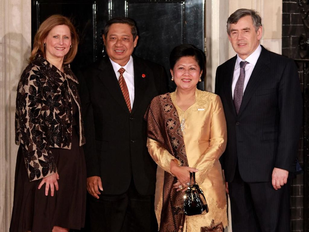 Ani Yudhoyono, Kebaya, dan Kimono Putri Michiko Ani Yudhoyono, Kebaya, dan Kimono Putri Michiko