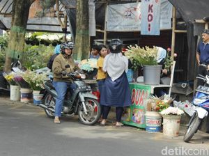 Pedagang Bunga Musiman di Cimahi Raup Untung Jelang Lebaran