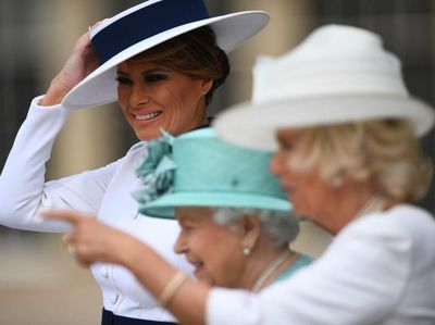 Deretan Gaya Elegan Melania Trump di Inggris, Total Rp 3 Miliar