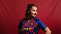 Jersey anyar Barcelona ini nantinya tak akan hanya digunakan oleh tim sepakbola pria saja. Seragam ini juga akan digunakan Barcelona di semua klub olahraga mereka, seperti sepakbola wanita, futsal, bola tangan, futsal, hingga hoki es. (fcbarcelona.com)