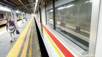 Potret Sepinya Penumpang KRL di H-1 Lebaran