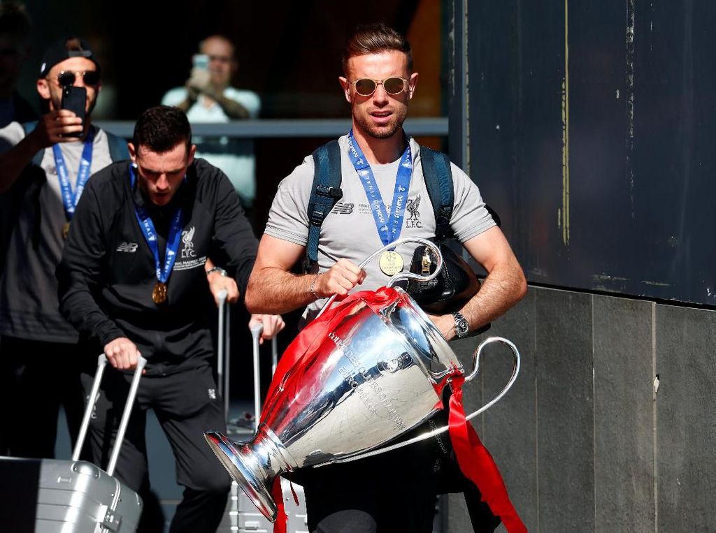 Henderson di Liverpool: Nyaris Terlupakan, Kini Jadi Panutan Henderson di Liverpool: Nyaris Terlupakan, Kini Jadi Panutan