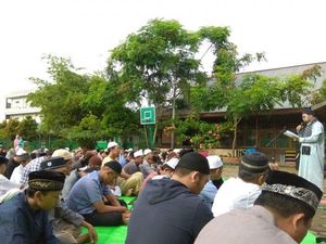 Ratusan Warga di Pontianak Salat Id Hari Ini