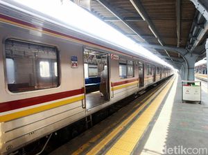 Tertahan di Rel Imbas Listrik Padam, 7 KRL Dievakuasi
