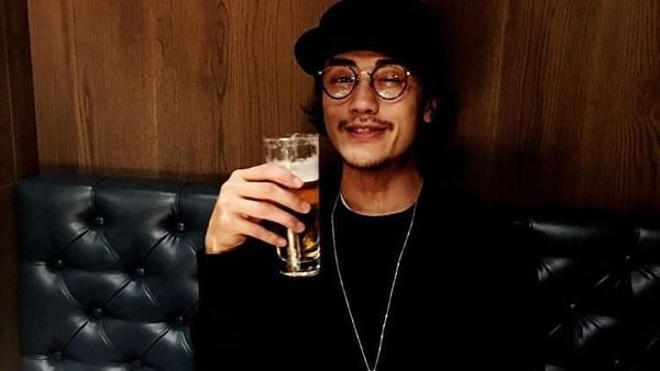 Potret Keren Salah Satu Pria Paling Tampan di Jepang, Jin Akanishi Saat Makan