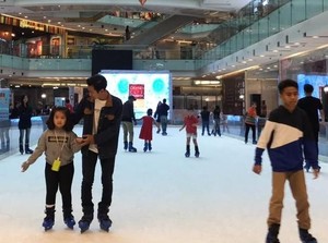 Sambut Lebaran, Grand City Mall Surabaya Hadirkan Wahana Ice Skating Sambut Lebaran, Grand City Mall Surabaya Hadirkan Wahana Ice Skating