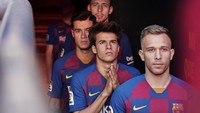 Blaugrana musim depan memilih menggunakan motif kotak-kotak papan catur. Motif ini masih dipadukan dengan warna kebesaran biru dan merah (fcbarcelona.com)