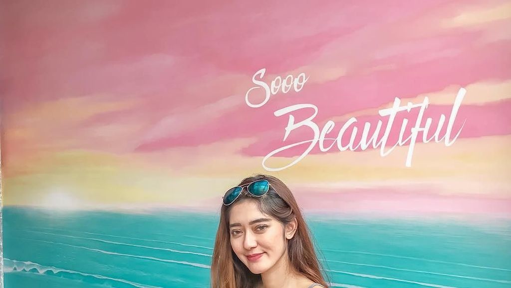 Manis Banget! Ini Gaya Kulineran Aktris Berdarah Arab, Keira Shabira Manis Banget! Ini Gaya Kulineran Aktris Berdarah Arab, Keira Shabira