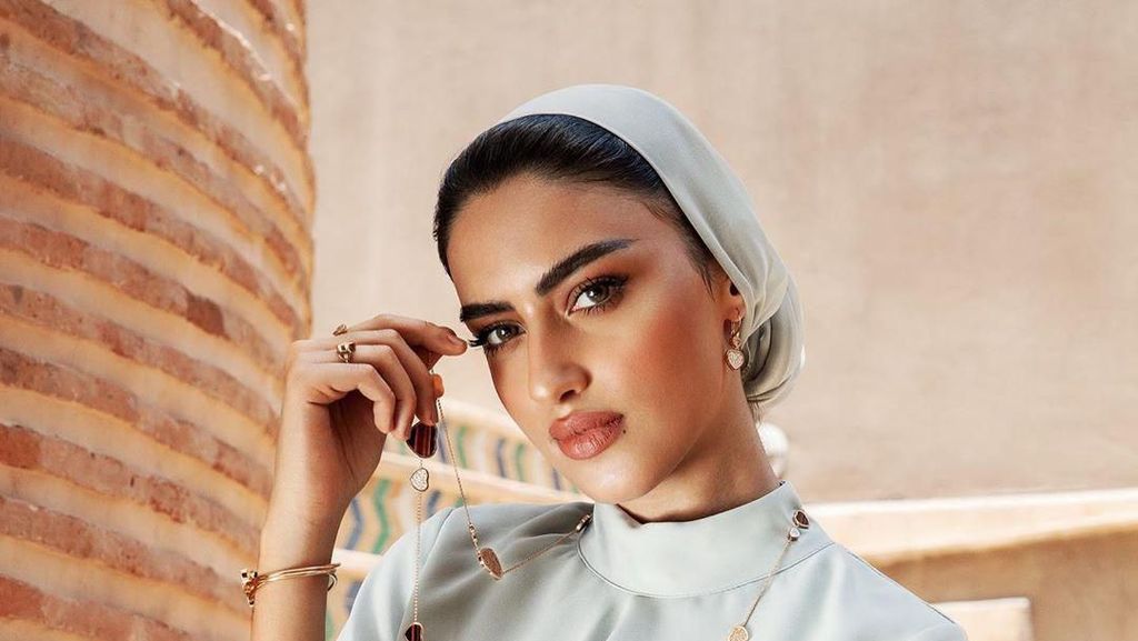 Pesona Yara Alnamlah, Selebgram Arab Saudi yang Bangga Pakai Abaya Pesona Yara Alnamlah, Selebgram Arab Saudi yang Bangga Pakai Abaya