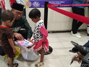 Ridwan Kamil Traktir Puluhan Anak Yatim Belanja-Nonton Aladdin di Mal