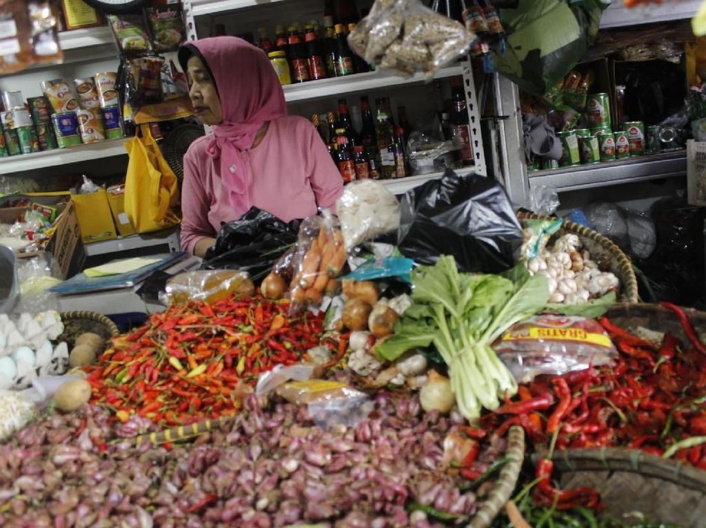 Harga Cabai Merah Makin Pedas Tembus Rp 100.000/Kg Harga Cabai Merah Makin Pedas Tembus Rp 100.000/Kg