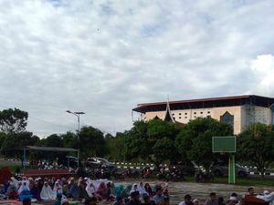 Ikut Timur Tengah, Jemaah Majelis Taman Surga di Sumbar Lebaran Hari Ini