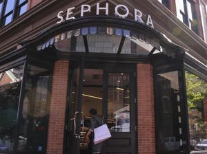 Sephora Tutup Sementara Toko di AS Usai Insiden Rasial