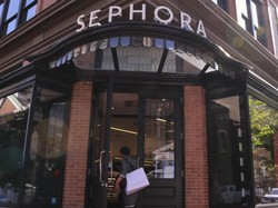 Sephora Tutup Sementara Toko di AS Usai Insiden Rasial