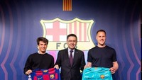 Apakah dengan seragam yang mendobrak tradisi ini, Barcelona bisa berprestasi lebih baik musim depan? Musim ini Barca cuma meraih satu gelar yakni juara LaLiga dan gagal di Copa del Rey serta Liga Champions. (Instagram @FcBarcelona)