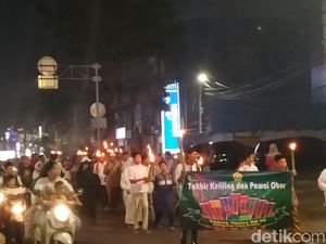 Pawai Obor Meriahkan Malam Takbiran di Kebayoran Lama Jaksel Pawai Obor Meriahkan Malam Takbiran di Kebayoran Lama Jaksel
