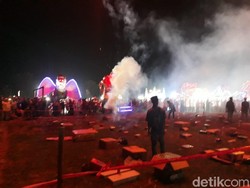 Warna-warni Pesta Kembang Api Malam Takbiran di Kudus