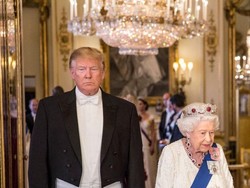 Bertemu Donald Trump, Ratu Elizabeth II Pakai Tiara Pengusir Iblis