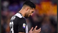 Gelandang Juventus, Emre Can, menyampaikan ucapan untuk hari raya lewat Insta Story. (Foto: Michael Regan/Getty Images)