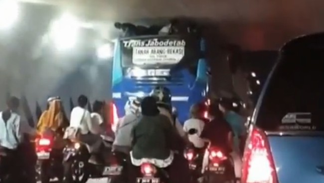 Muncul Petisi Bantu Sopir TransJabodetabek yang Didenda Rp 1,2 Juta Muncul Petisi Bantu Sopir TransJabodetabek yang Didenda Rp 1,2 Juta