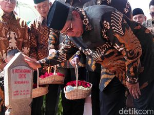 SBY Tulis Lirik Lagu Kisahnya dan Ani Yudhoyono, akan Dinyanyikan Anji SBY Tulis Lirik Lagu Kisahnya dan Ani Yudhoyono, akan Dinyanyikan Anji