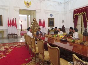 Momen Hangat Halalbihalal Jokowi, Iriana, Kaesang dan AHY-Ibas di Istana