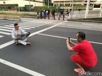 HI-Thamrin Lengang di Hari Pertama Idul Fitri, Warga Foto-foto di Tengah Jalan