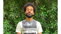 Mohamed Salah mengunggah fotonya sambil memejamkan mata di Twitter. Salah juga menyematkan caption untuk hari raya. (Foto: Twitter)